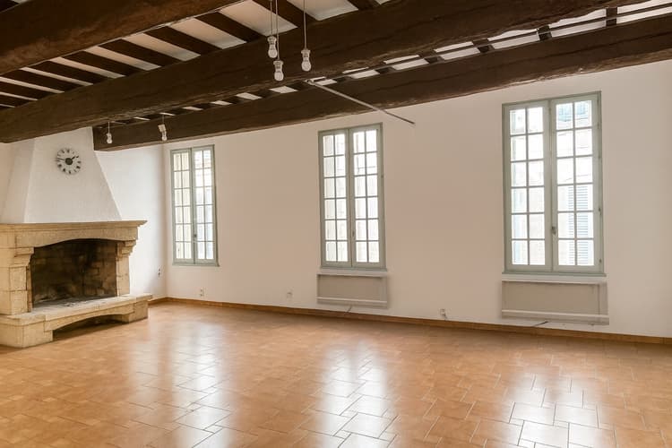 Avignon, intra-muros, immeuble de 189m2 avec garage de 43m2