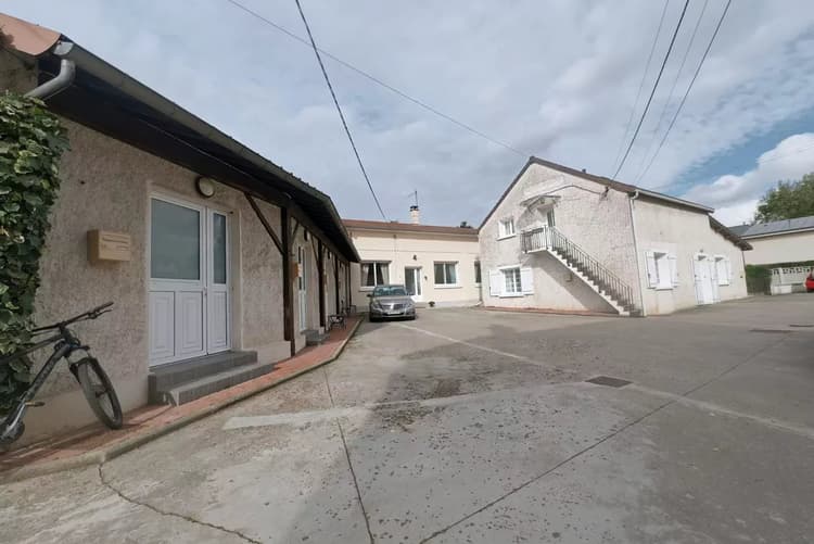 Ensemble Immobilier de 10 Logements et 1 Entrepôt au Centre-vill