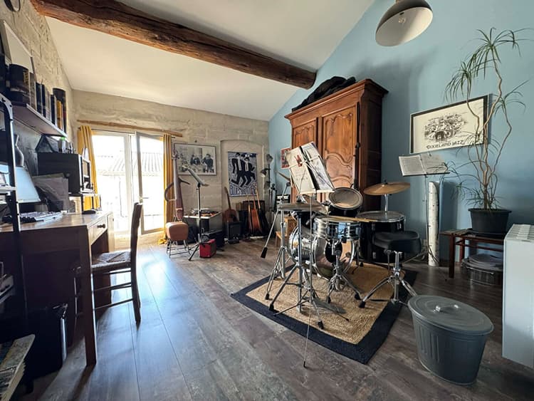 À VENDRE GRAVESON, MAISON 7 PIÈCES , JARDIN, GARAGE, DÉPENDANCES