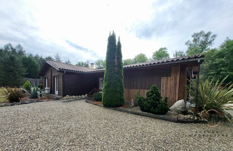 Maison bois de standing avec parc arboré