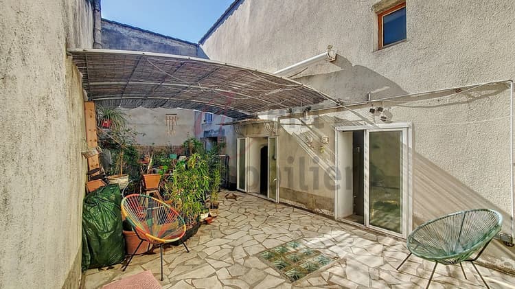 Noves : Maison avec cour intérieure