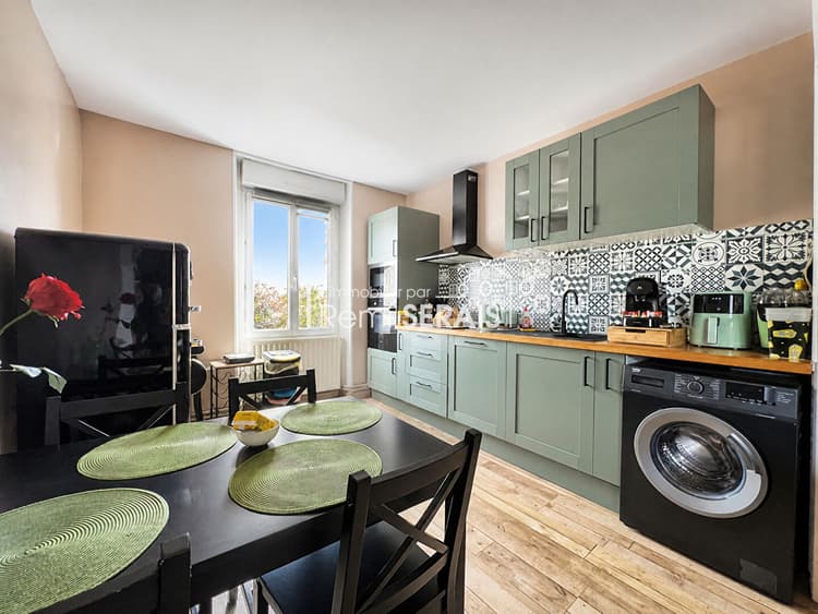 Rare appartement en centre-ville de Condé-en-Normandie avec potentiel…