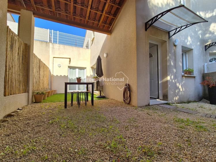VACQUEYRAS - APPARTEMENT VILLA DE 64 M² AVEC JARDINET DE 42 M²
