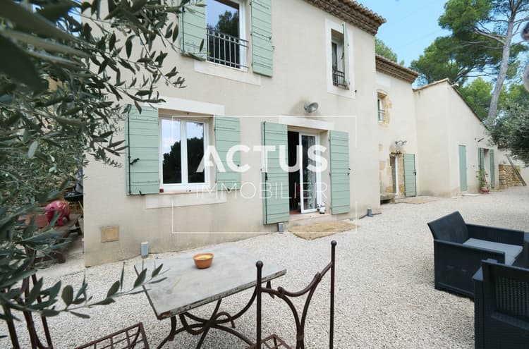 Bastide provençale en pleine nature à Salon de Provence