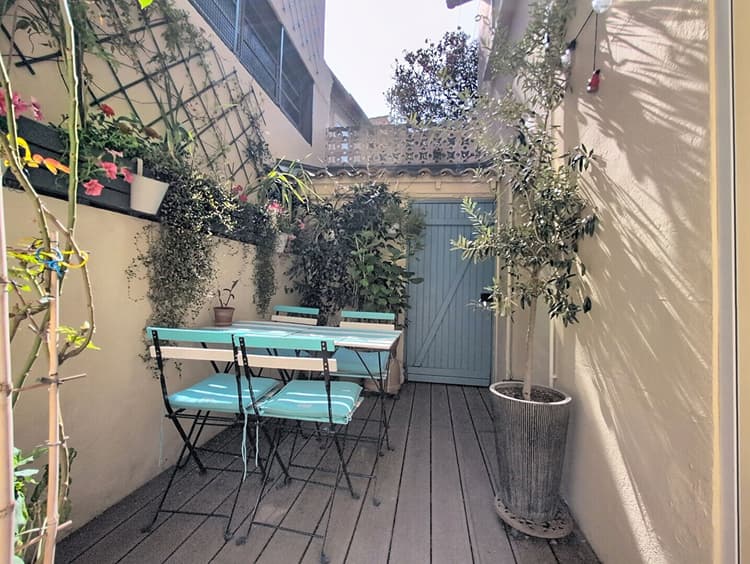 Maison de villa , Avignon, intra muros, 3 chambres et une cour, dans une impasse.