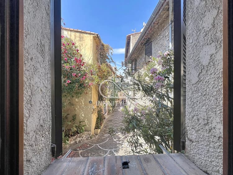 STUDIO RÉNOVÉ DE 27 M² – CHARME, CONFORT ET FORT POTENTIEL LOCAT