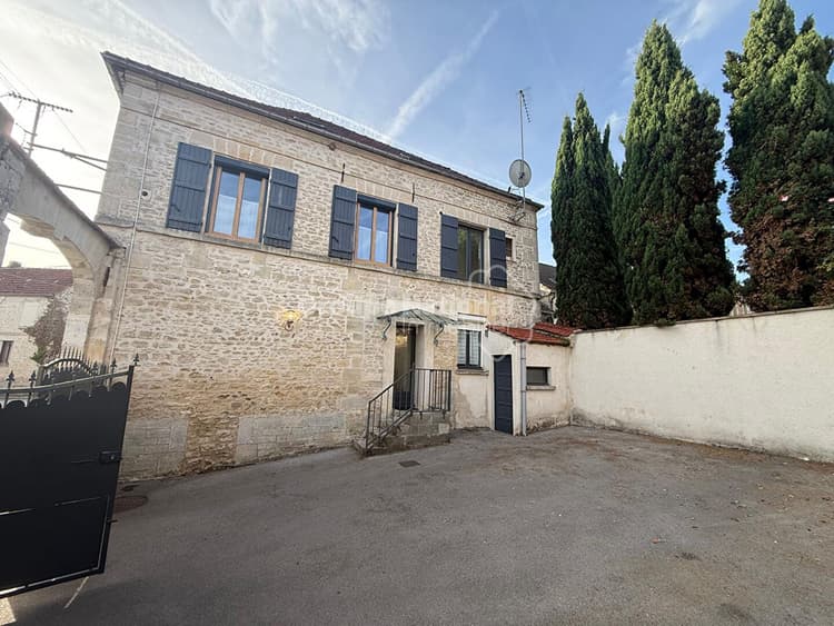 STUDIO SOUS COMBLES - NEUILLY EN THELLE