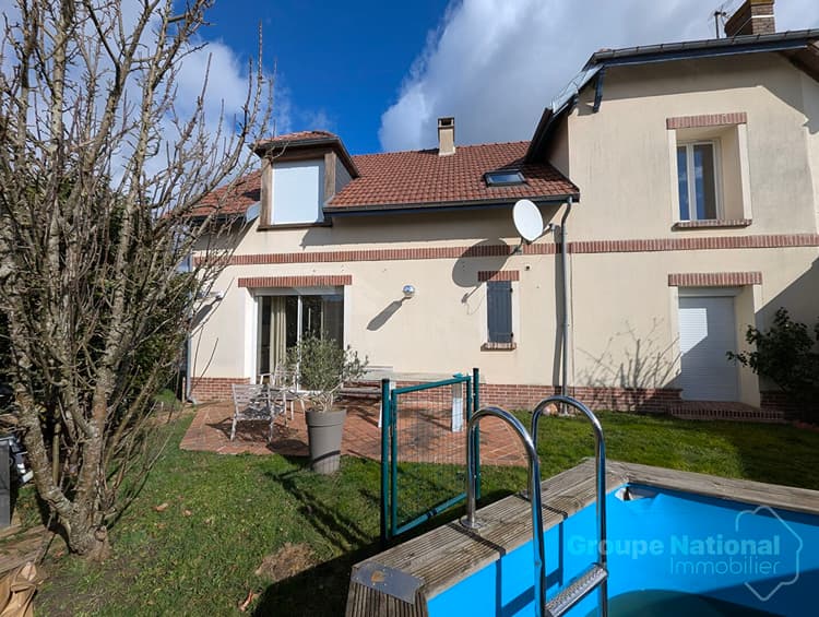 A BEAUVAIS: Maison de 7 pièces sur sous sol .