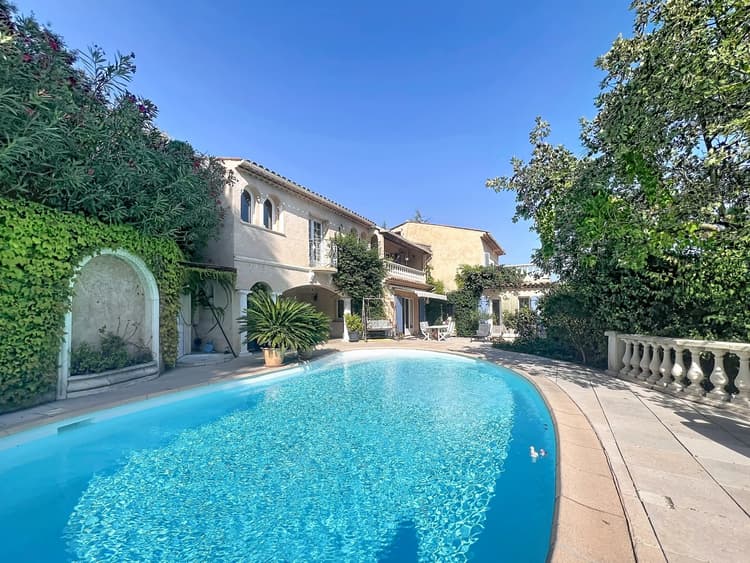 Villa néo-toscane à vendre à Auribeau-sur-Siagne – 231 m², piscine et vue panoramique