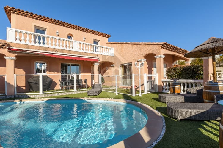 Maison à vendre 287m2 avec piscine à Carry Le Rouet