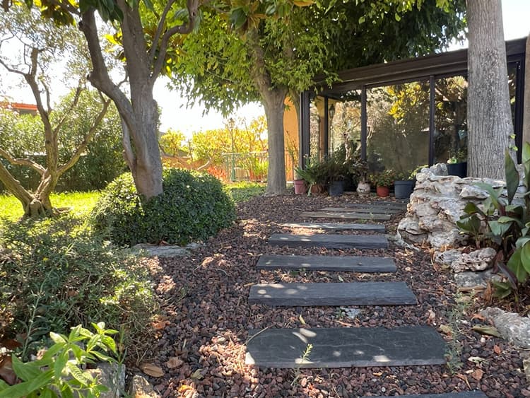 Maison de 180 m² de plain-pied T6 avec garage, piscine à MARSEILLE…