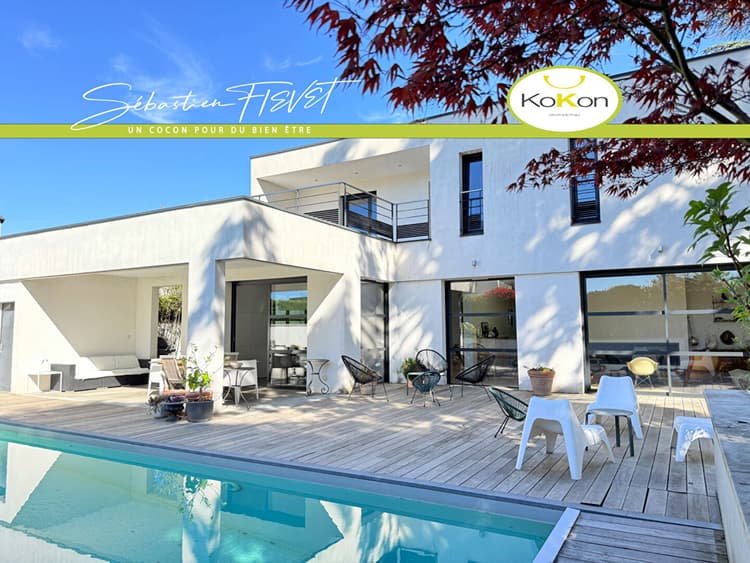 Maison d'architecte de 234 m2 au grand calme sur un terrain de 1281m2 avec piscine de 12x3,5