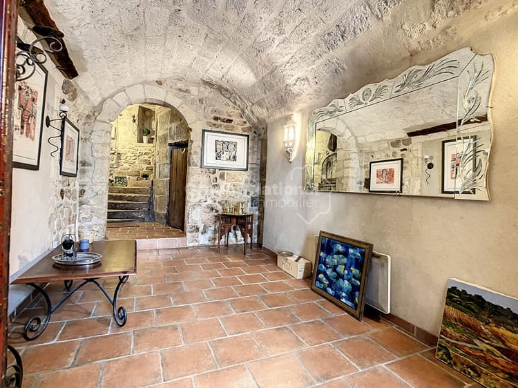 Montfrin, Grande maison de village
