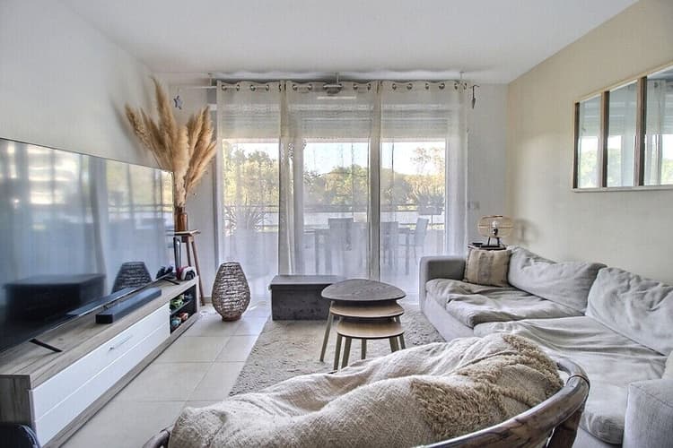 PUGET - APPARTEMENT T2 AVEC TERRASSE