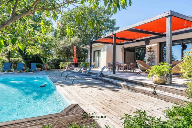 Superbe contemporaine de plain-pied avec jardin et dépendances
