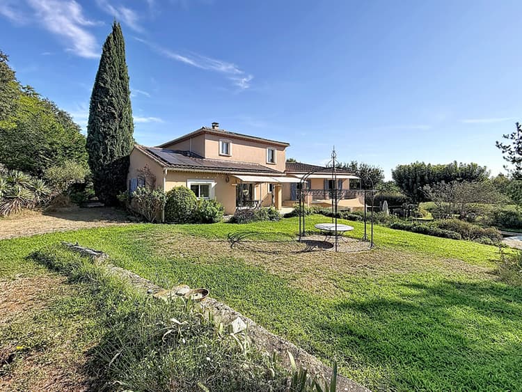 Maison d'exception 260 m² 4 chambres Piscine Terrain 3 000 m² Garage 30 m²