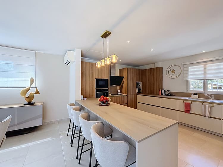 Maison Villeneuve Les Avignon 5 pièce s 193.23 m2