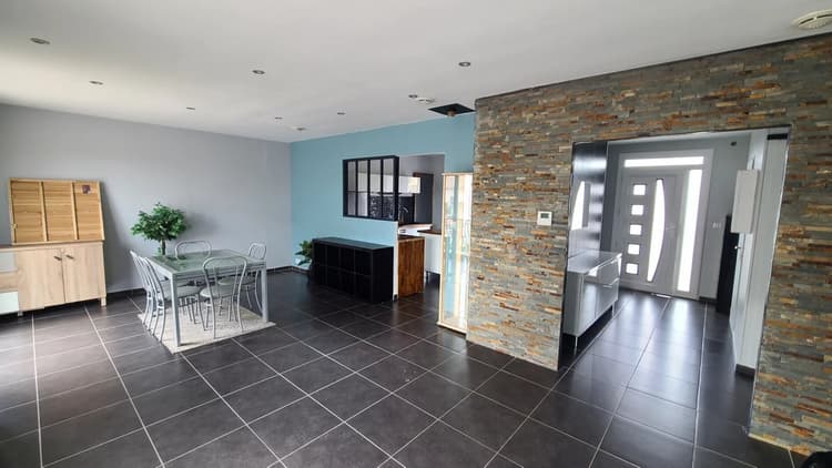 Appartement Meublé de 95 m2 avec jardin et 2 places parking