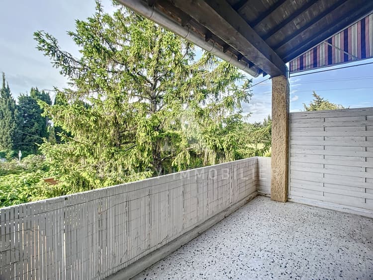 APPARTEMENT AVEC TERRASSE à CHATEAURENARD