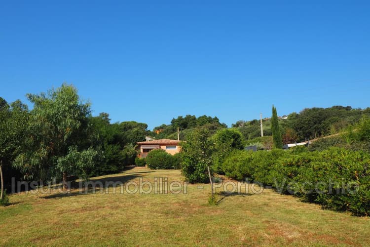 Porto-Vecchio, villa 2 chambres, garage de 69m2, jardin pays