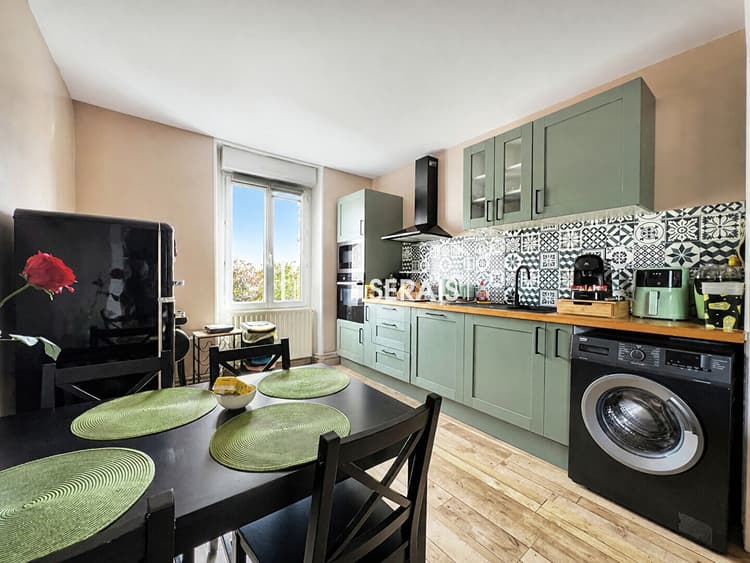 Rare appartement en centre-ville de Condé-en-Normandie avec potentiel…