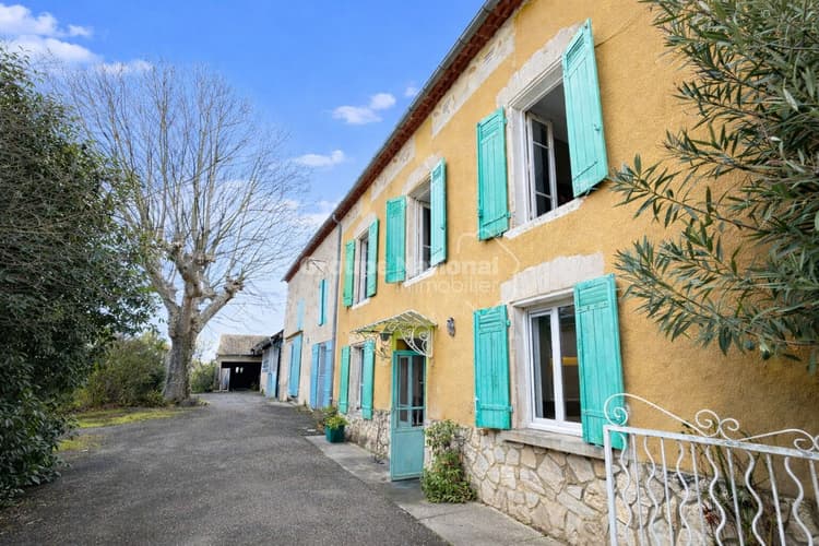 Exclusivité - Propriété à restaurer - 7 pièces - 132 m2 environ de surface - Pernes/Les Valayans - Idéalement située