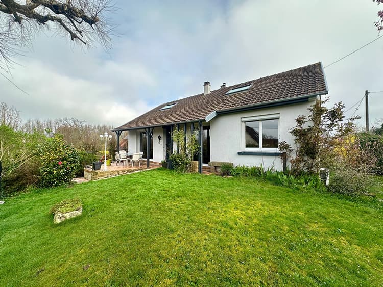Maison 4 chambres avec sous-sol complet 110 m² Terrain 705 m² Flers