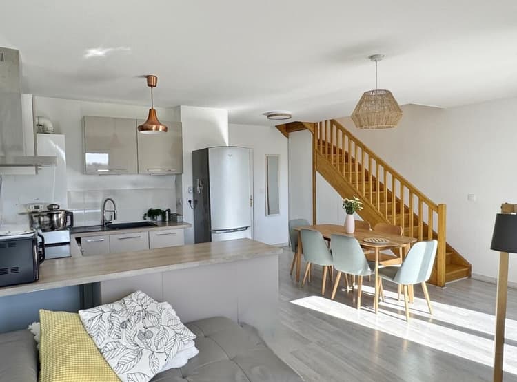 BRINDAS Duplex 3 chambres avec 3 espaces extérieurs et 2 s