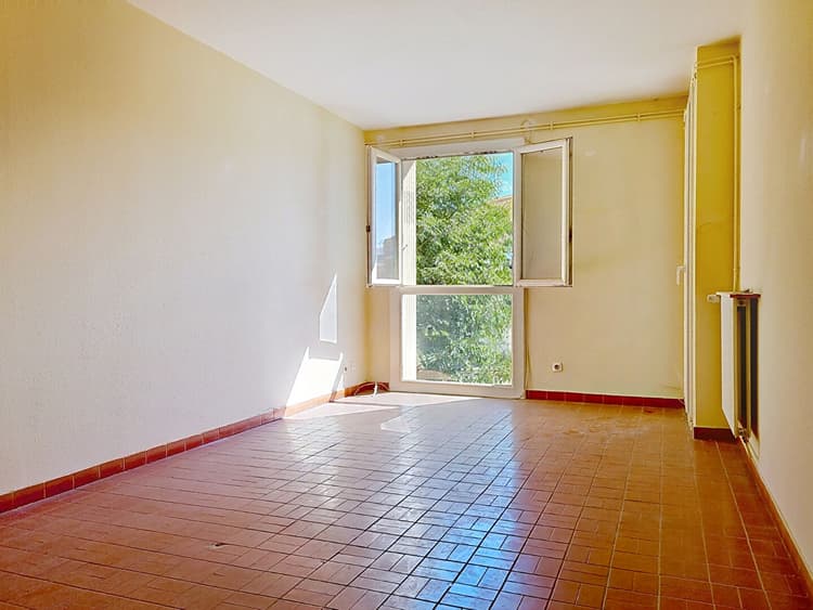 A vendre appartement T3 avec garage fermé.