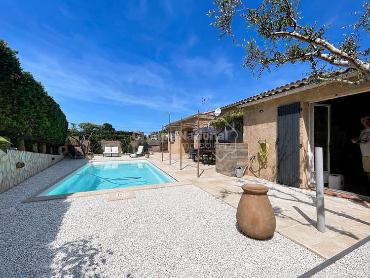Châteaurenard, villa plain-pied avec piscine, grand garage et terrain sans vis-à-vis