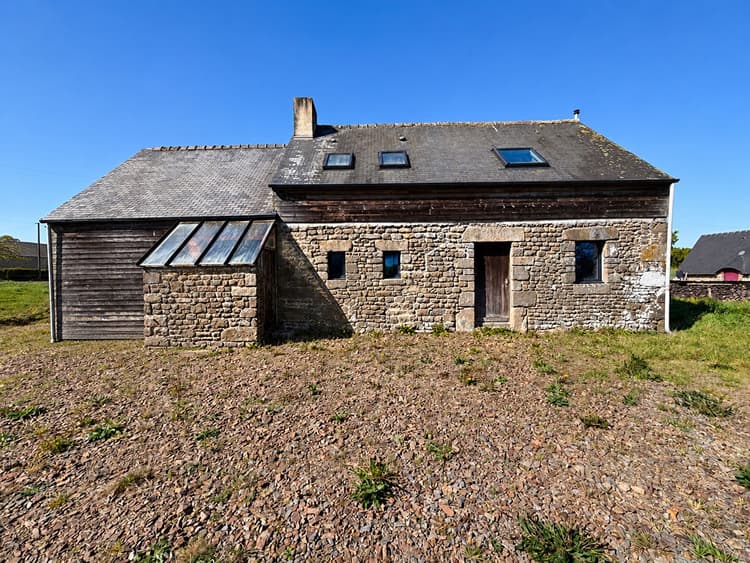 Maison en pierre à rénover en campagne