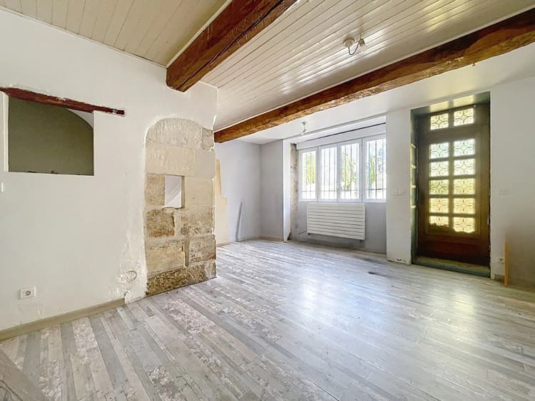 Cabannes , maison de village d'environ 145m² avec fort potentiel