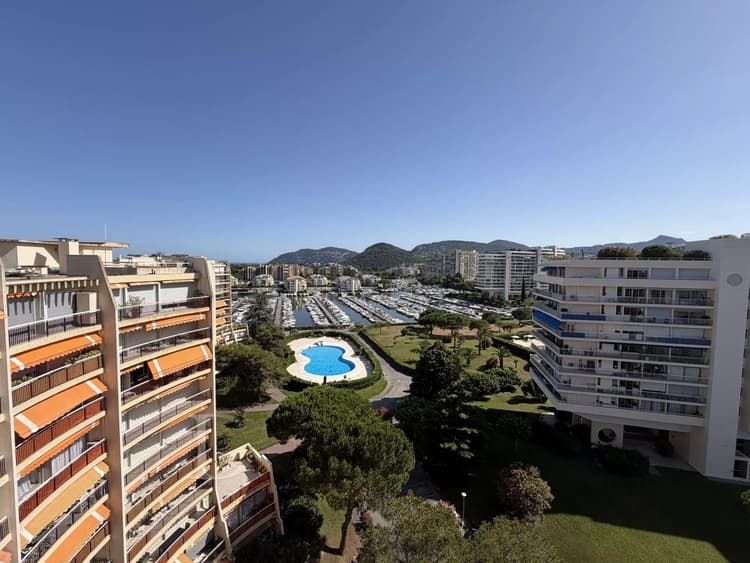 SPLENDIDE 4 PIECES EN DERNIER ETAGE - MANDELIEU MARINA
