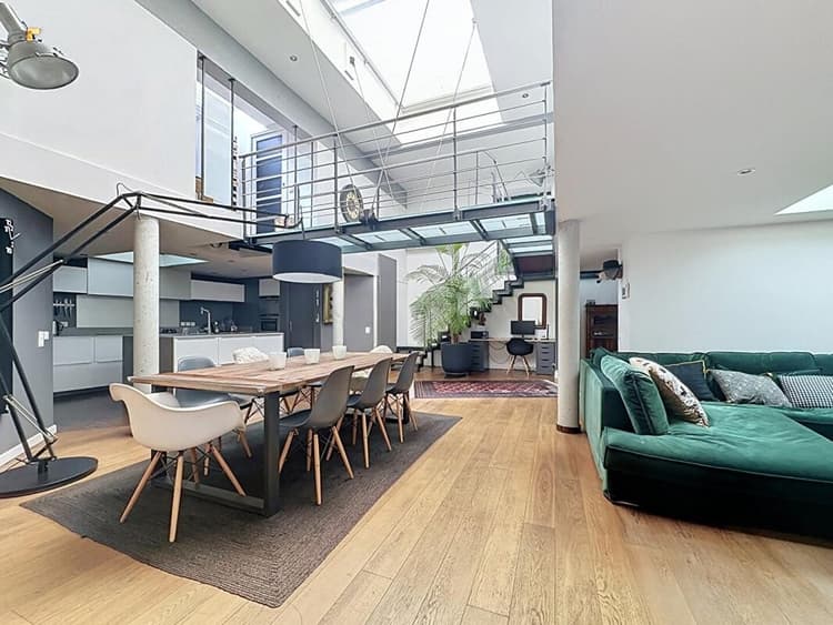 Loft atypique 180m2 - Jardin privatif - proximité immédiate métro B Lyon Gerland