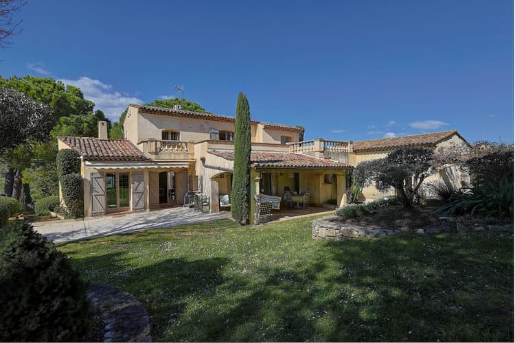 Maison de caractère avec piscine, studio indépendant et grand te
