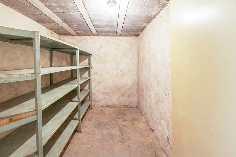Cave : 4,15 m² Rez-de-chaussée Centre Manosque Pet