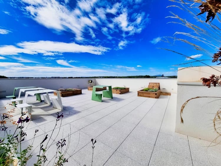 Appartement traversant de 5 Pièces en duplex (94 m²) avec Terras