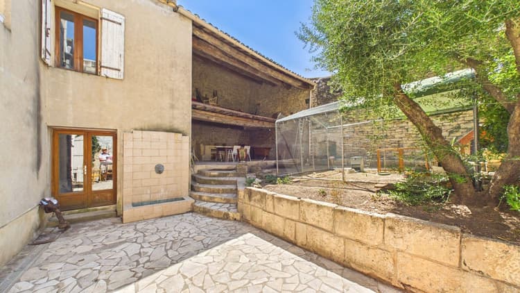 Maison de village avec cour et garage