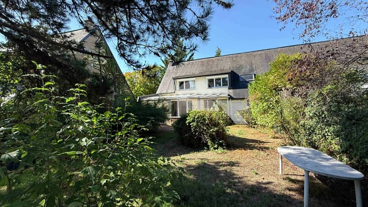 BELLE MAISON FAMILIALE À RAFRAÎCHIR - CALME, JARDIN ET SANS VIS-À-VIS