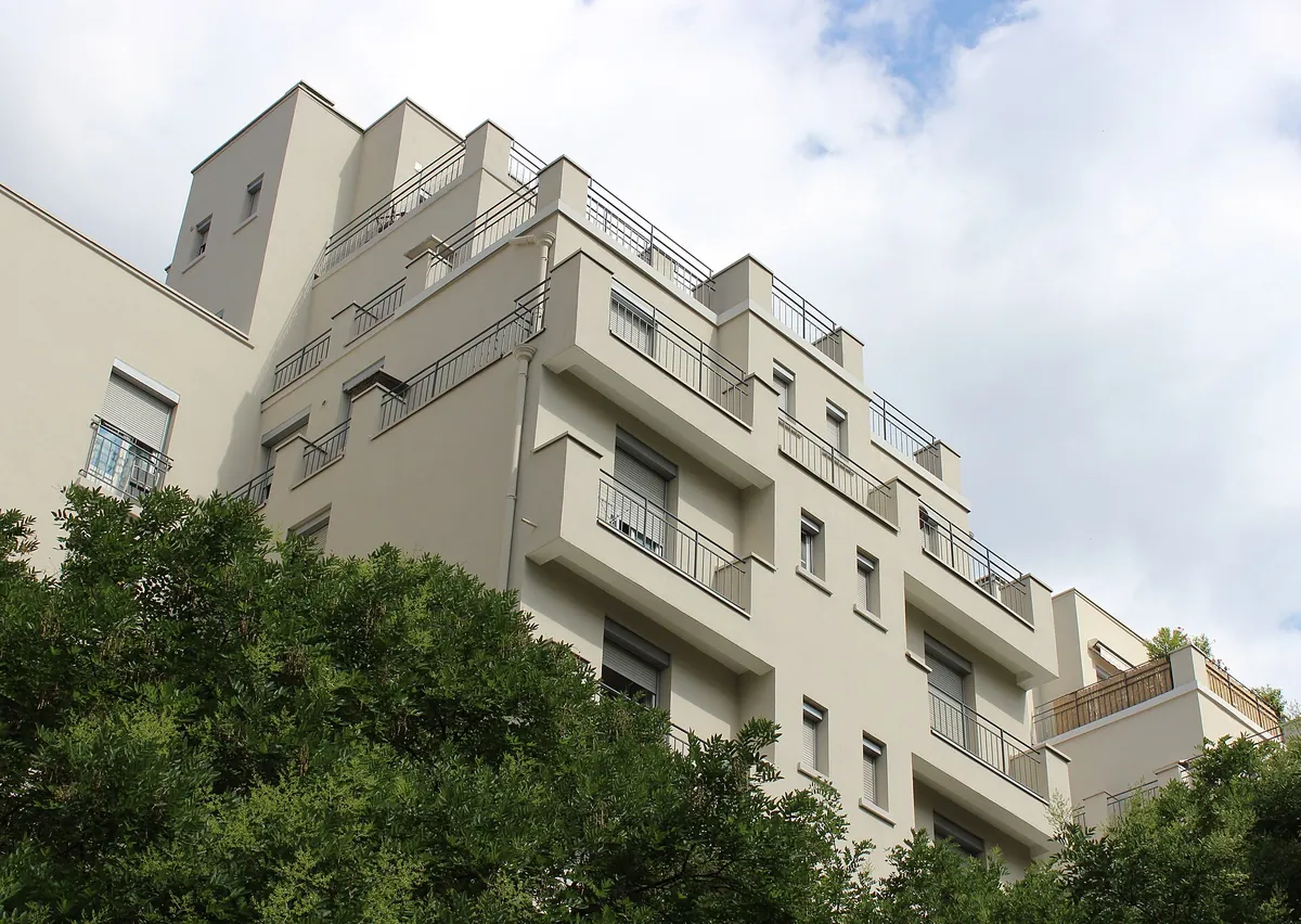 Immeuble de logements récent à terrasses dans le quartier des Gratte-Ciel à Villeurbanne